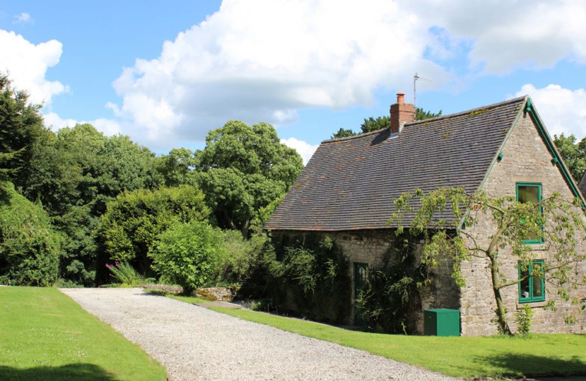 Click here for more about Dovedale Lodge